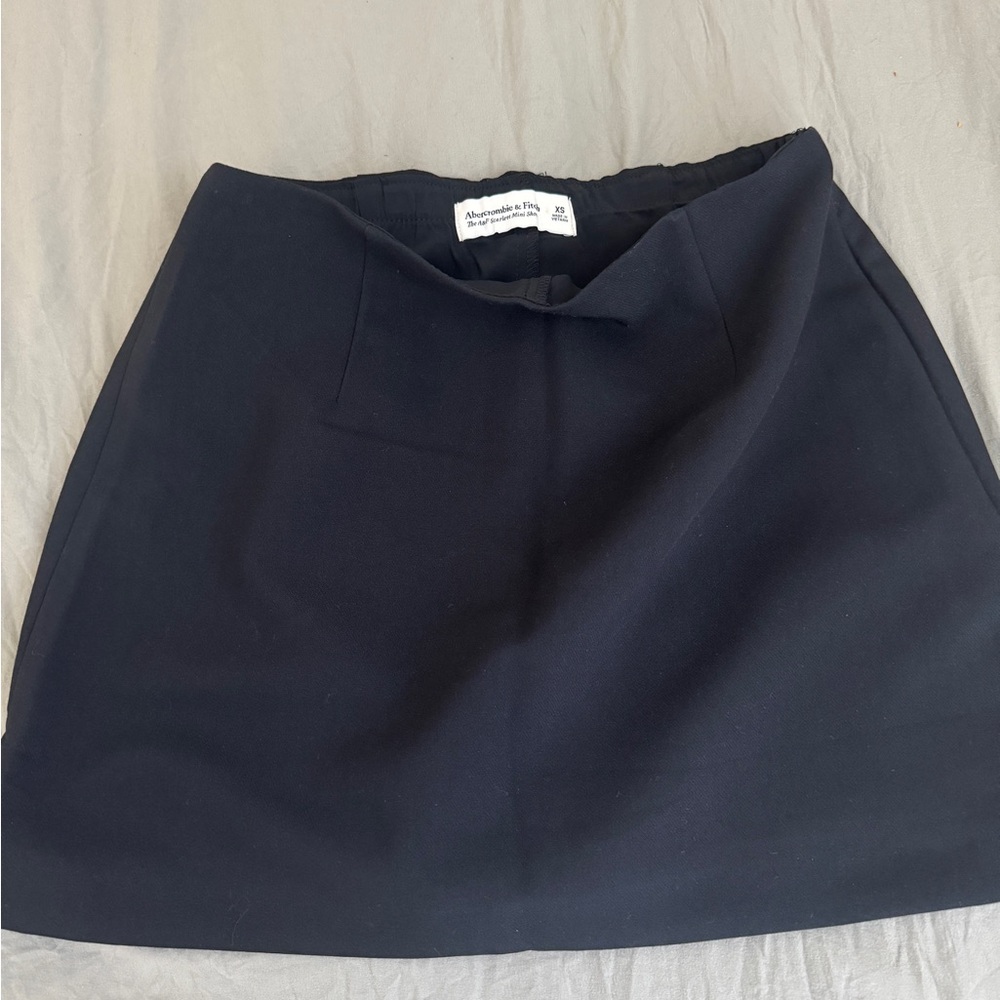 Abercrombie & Fitch Women's Black skort